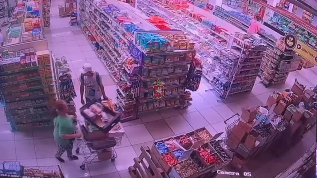 Участковый уполномоченный полиции задержал приезжего жителя Мурманской области за кражу продуктов из магазина