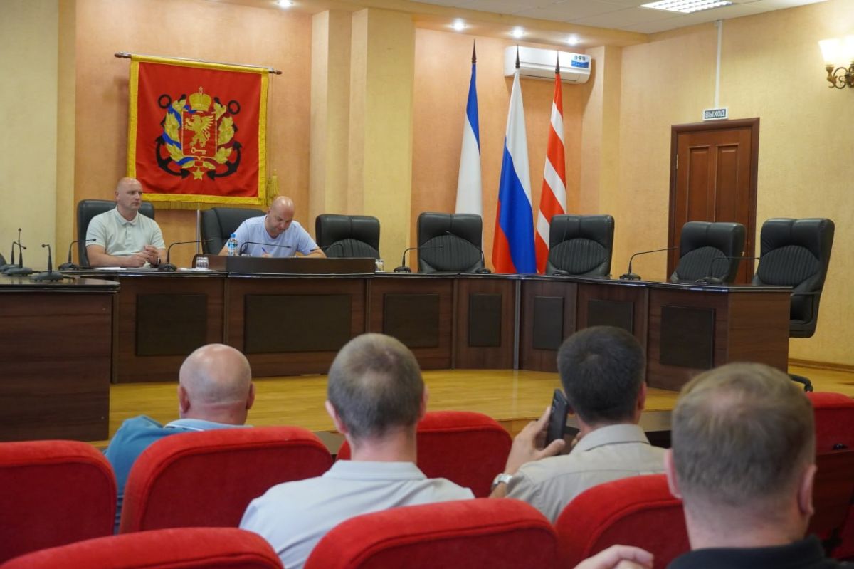 Иван Кошель: Сегодня вместе с главой муниципального образования Денисом Колесником провели очередное заседание «Депутатского часа» Иван Кошель: Сегодня вместе с главой муниципального образования Денисом Колесником провели очередное заседание «Депутатского часа»