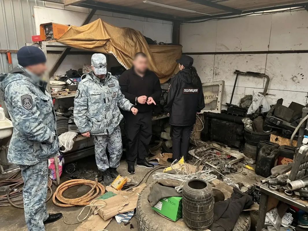 Трое жителей Симферопольского района предстанут перед судом за выбивание несуществующего долга из жителя Симферополя Трое жителей Симферопольского района предстанут перед судом за выбивание несуществующего долга из жителя Симферополя