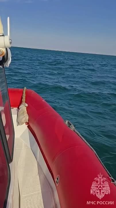 Туриста из Новосибирска унесло в море на сапборде: спасатели МЧС пришли на помощь