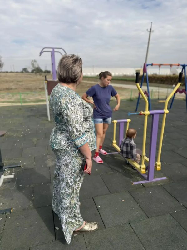 Анна Трушина провела выездной прием по обращениям граждан в с. Днепровка Анна Трушина провела выездной прием по обращениям граждан в с. Днепровка