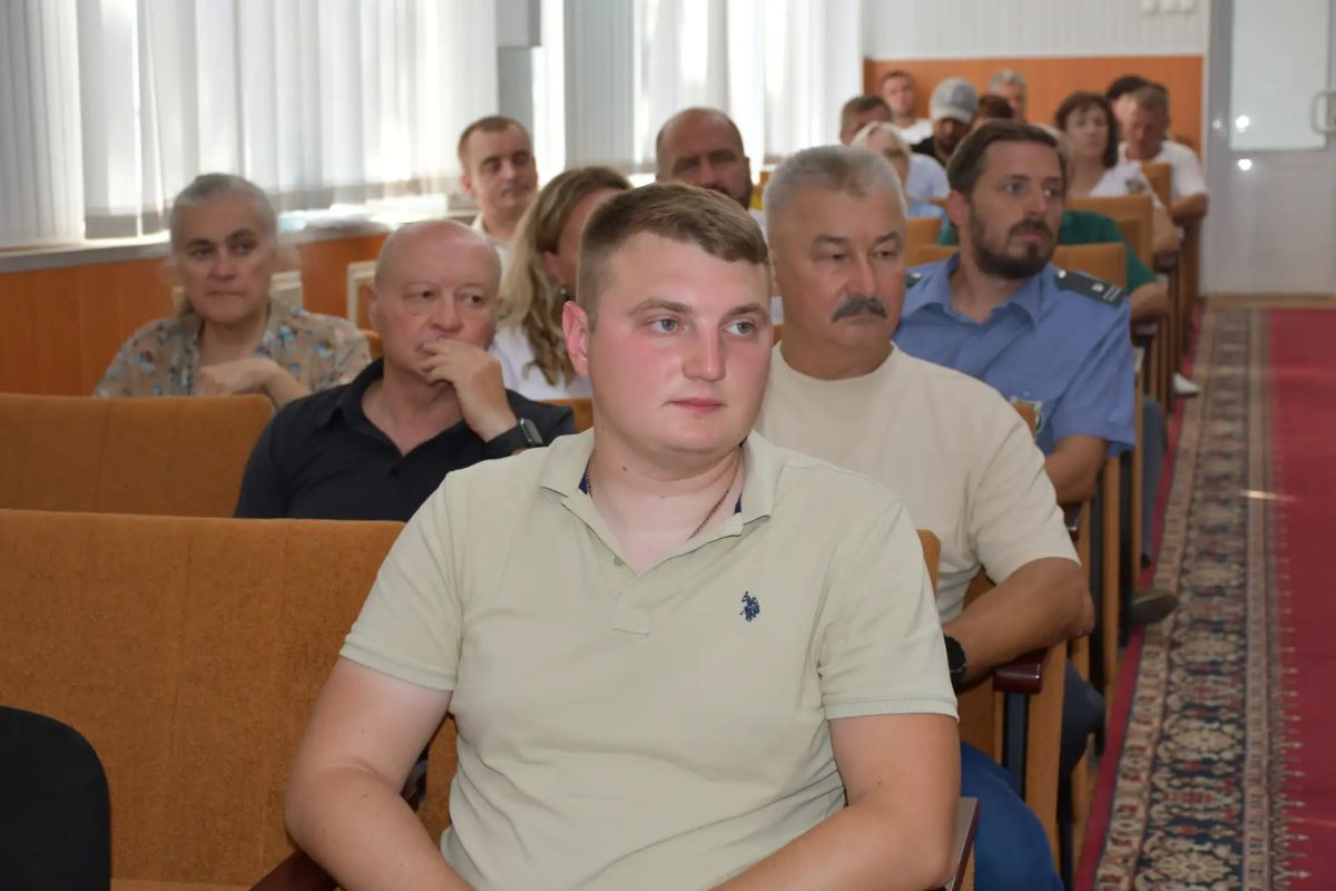 Василий Грабован: Коллеги, подводим итоги страды! В Красногвардейском районе прошло выездное совещание Минсельхоза Крыма под руководством министра Дениса Кратюка Василий Грабован: Коллеги, подводим итоги страды! В Красногвардейском районе прошло выездное совещание Минсельхоза Крыма под руководством министра Дениса Кратюка