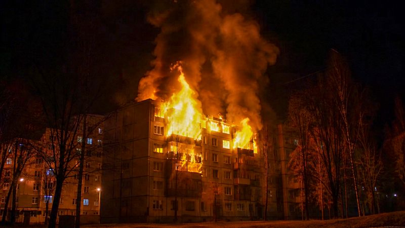 В Севастополе украинский дрон ударил в жилую пятиэтажку: Губернатор сказал о "чуде". Вот что известно В Севастополе украинский дрон ударил в жилую пятиэтажку: Губернатор сказал о "чуде". Вот что известно