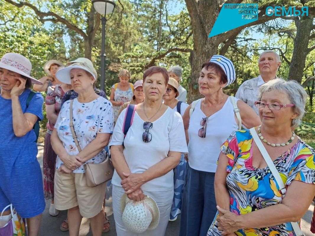 Алуштинцы «серебряного» возраста вместе с волонтерами посетили мыс Ай-Тодор