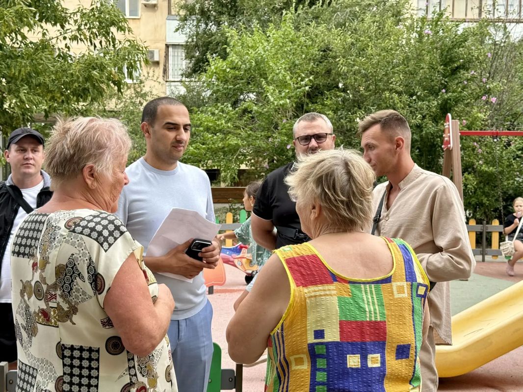 Виталий Оганесян: Сегодня вместе с депутатом городского совета Светланой Павицкой, представителями управляющих компаний и департамента городского хозяйства встретились с жильцами многоквартирных домов 115 и 117 на улице... Виталий Оганесян: Сегодня вместе с депутатом городского совета Светланой Павицкой, представителями управляющих компаний и департамента городского хозяйства встретились с жильцами многоквартирных домов 115 и 117 на улице...