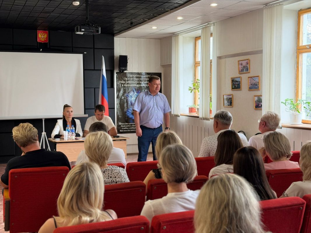 Юрий Нестеренко: Труженицы центра плетения сетей «Звезда» заслуженно гордятся большим перечнем благодарностей от наших бойцов и различных подразделений Юрий Нестеренко: Труженицы центра плетения сетей «Звезда» заслуженно гордятся большим перечнем благодарностей от наших бойцов и различных подразделений