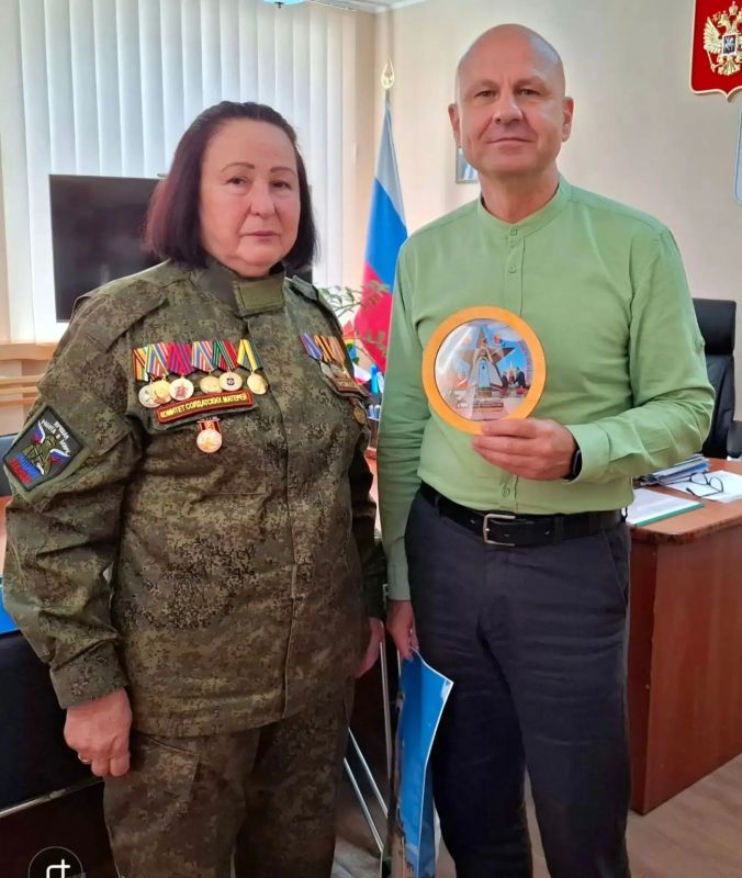 Сегодня в администрации Советского района состоялось значимое событие — встреча представителей власти с общественным деятелем, посвятившим многие годы помощи военнослужащим