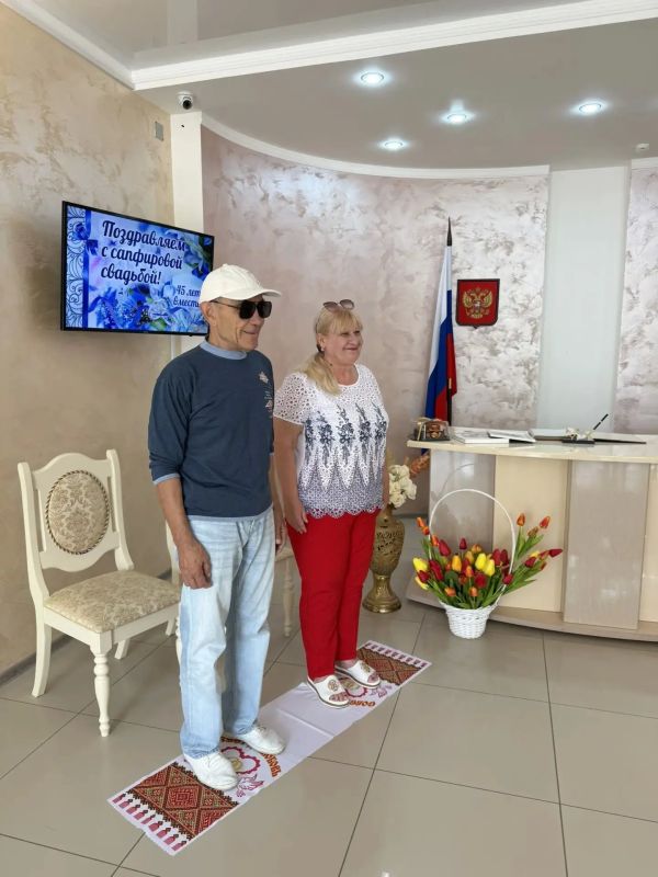 Красивый юбилей супружеской жизни отметили также в Красноперекопском районном отделе ЗАГС Красивый юбилей супружеской жизни отметили также в Красноперекопском районном отделе ЗАГС