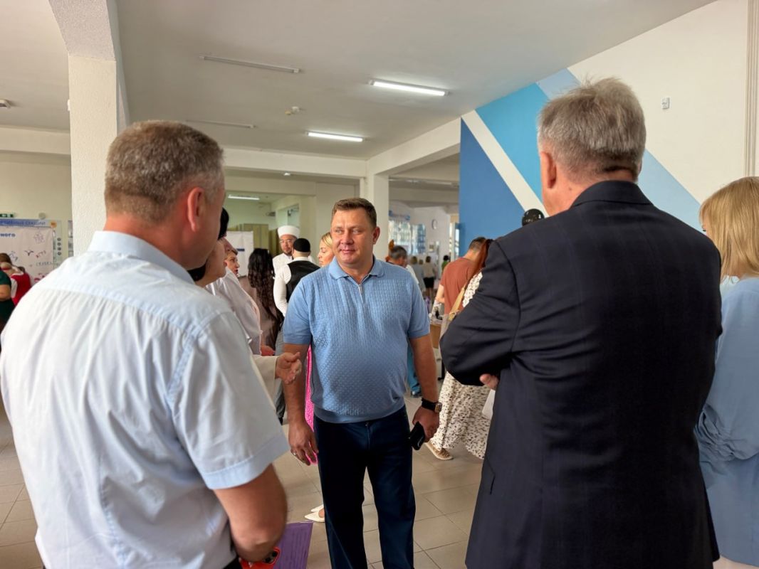 Юрий Нестеренко: Традиционно принял участие в предваряющей начало нового учебного года конференции руководящих и педагогических работников образовательных учреждений Симферополя Юрий Нестеренко: Традиционно принял участие в предваряющей начало нового учебного года конференции руководящих и педагогических работников образовательных учреждений Симферополя