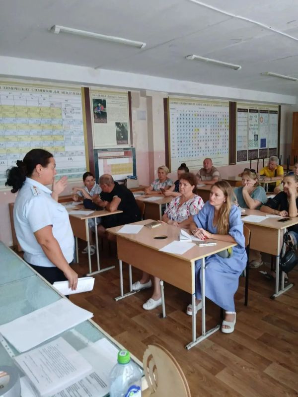 В преддверии Дня знаний керченские транспортные полицейские провели родительские собрания по безопасности на ж/д объектах В преддверии Дня знаний керченские транспортные полицейские провели родительские собрания по безопасности на ж/д объектах