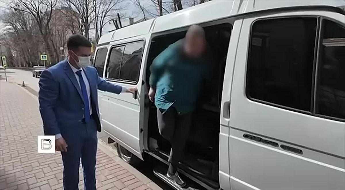 Сотрудники ФСБ задержали двух жителей Крыма задержали за передачу Украине данных об объектах Минобороны РФ и подготовку тайников с СВУ