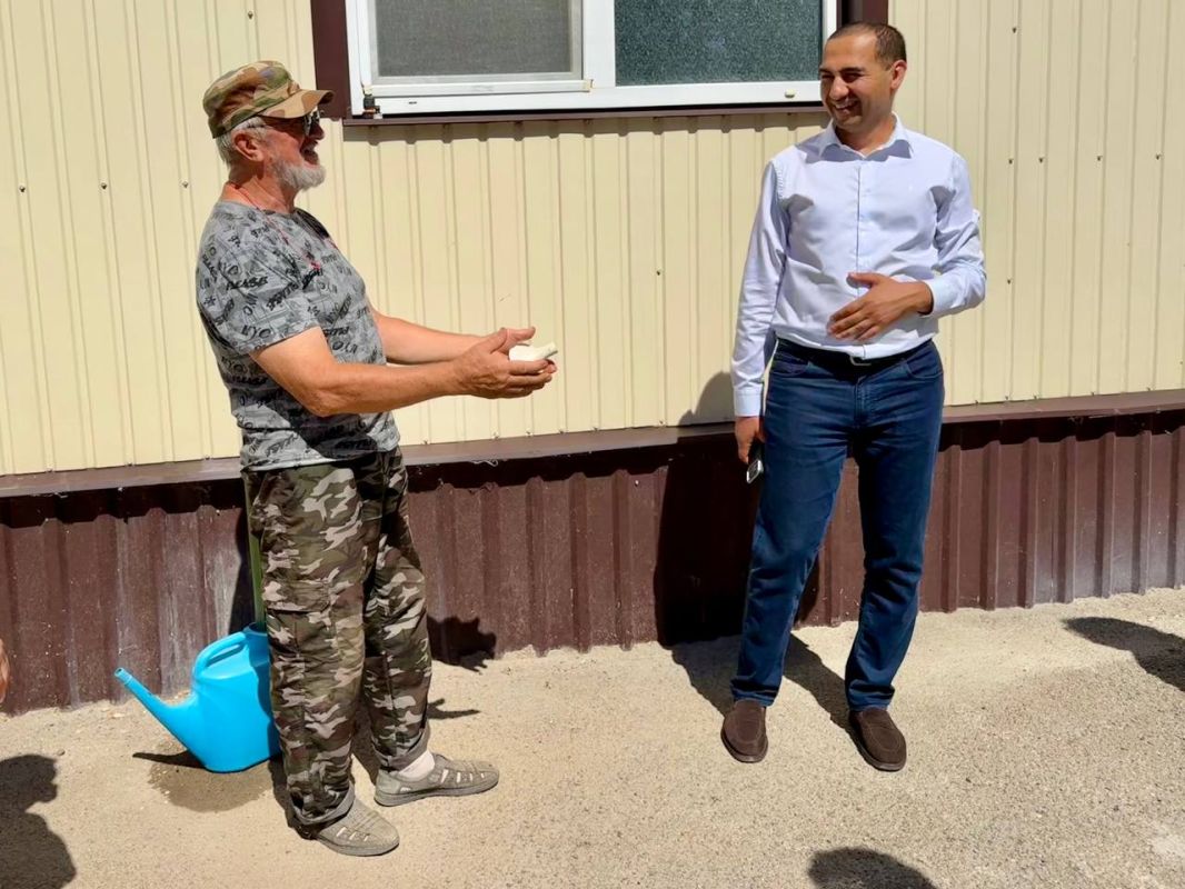 Виталий Оганесян: Сегодня с начальником управления образования города Валентиной Жеребец посетили школы №1 и 17 Виталий Оганесян: Сегодня с начальником управления образования города Валентиной Жеребец посетили школы №1 и 17