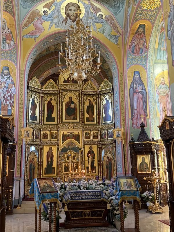 Анна Кузнецова: Наш день начался со службы в храме Свято-Алексиевского женского монастыря, молебна, посвященного началу нового учебного года Анна Кузнецова: Наш день начался со службы в храме Свято-Алексиевского женского монастыря, молебна, посвященного началу нового учебного года