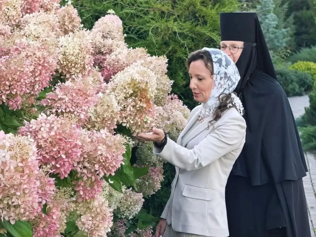 Анна Кузнецова: Наш день начался со службы в храме Свято-Алексиевского женского монастыря, молебна, посвященного началу нового учебного года