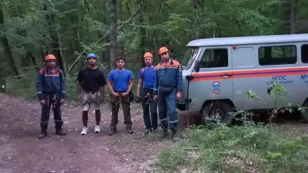 В Крыму турист застрял в ущелье на скале над 56-метровым водопадом