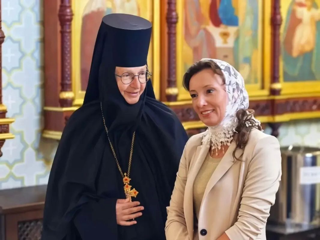 Анна Кузнецова: Наш день начался со службы в храме Свято-Алексиевского женского монастыря, молебна, посвященного началу нового учебного года Анна Кузнецова: Наш день начался со службы в храме Свято-Алексиевского женского монастыря, молебна, посвященного началу нового учебного года