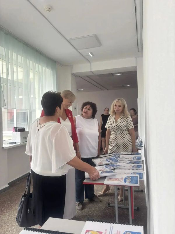 Традиционно, в конце августа, в Сакском районе проходит ежегодная августовская конференция работников сферы образования, посвященная подведению итогов минувшего учебного года и определению задач на 2026/2027 учебный год
