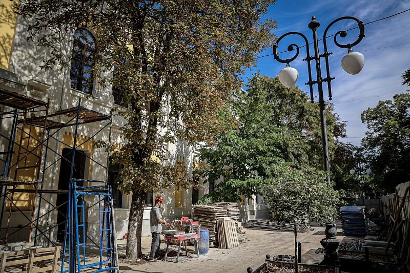 В Симферополе завершают реставрацию Крымской филармонии В Симферополе завершают реставрацию Крымской филармонии