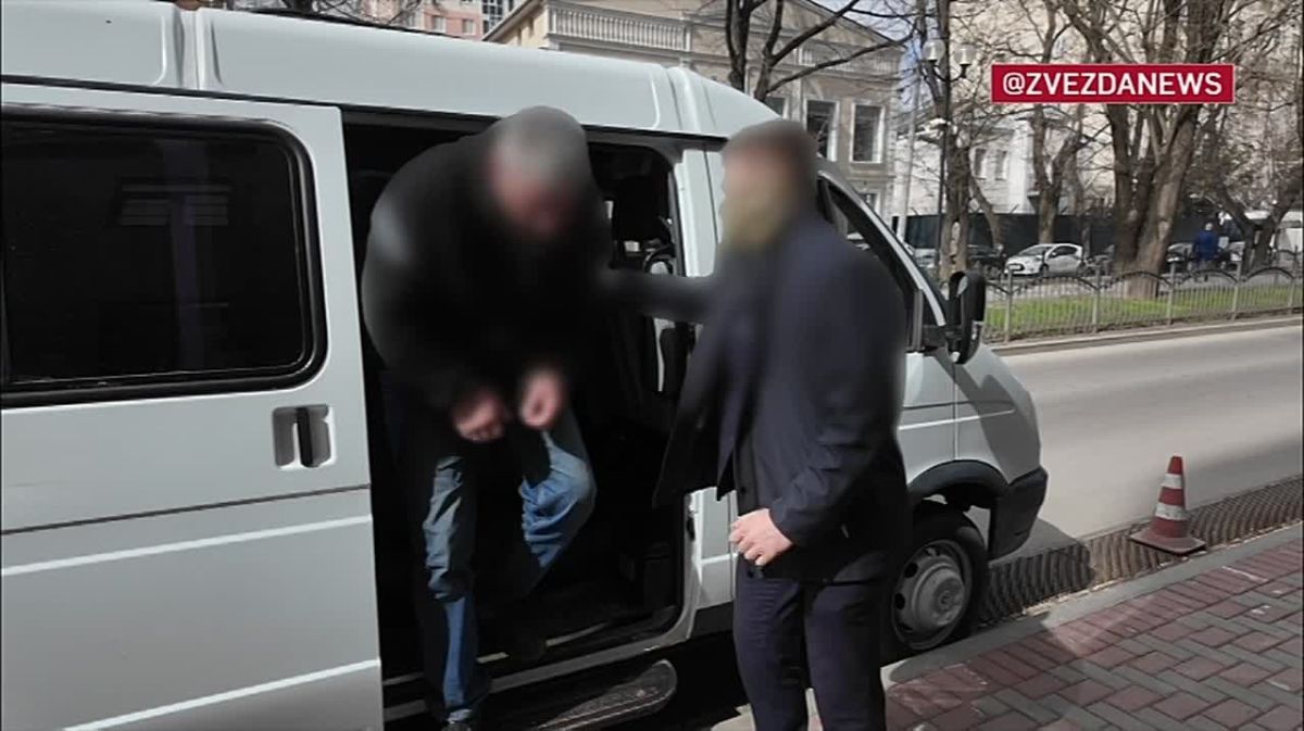 ФСБ пресекла деятельность агентов ВСУ: двое россиян задержаны в Крыму за подготовку терактов Мужчины по заданию сотрудника сил специальных операций ВСУ собирали информацию о дислокации объектов Минобороны РФ и передвижениях...