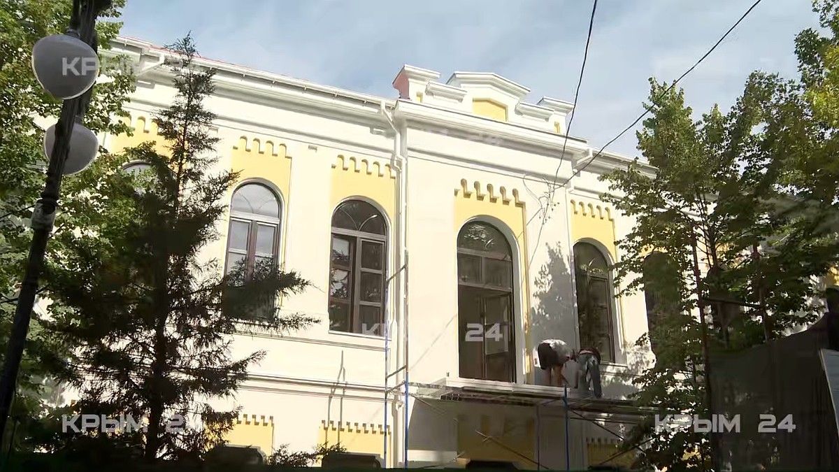 На завершение реставрации Крымской филармонии потребуется около полугода
