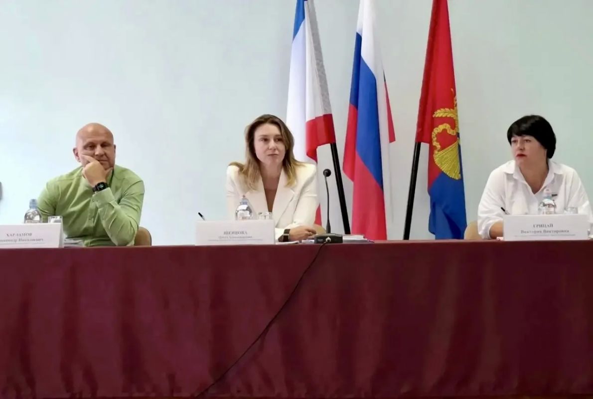 В Советском районе провела встречу с депутатами районного совета совместно с Александром Харламовым и Викторией Грицай В Советском районе провела встречу с депутатами районного совета совместно с Александром Харламовым и Викторией Грицай