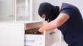 В Крыму рецидивист украл сейф с деньгами из офиса управляющей компании