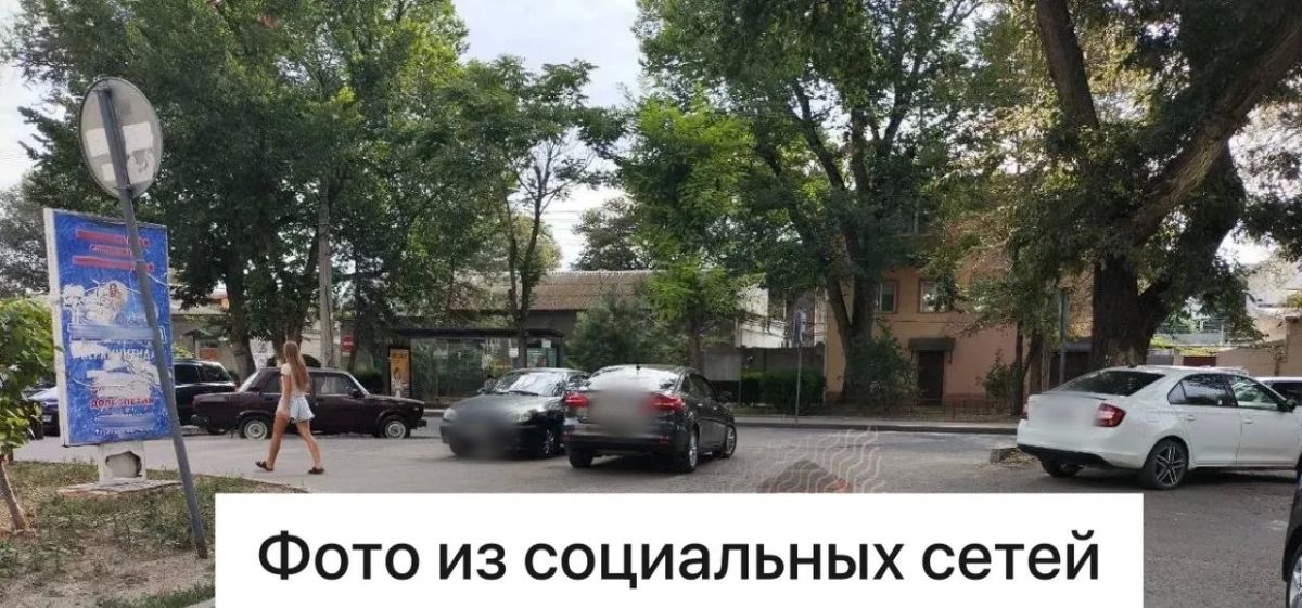 В Евпатории водителей оштрафовали за парковку на тротуаре