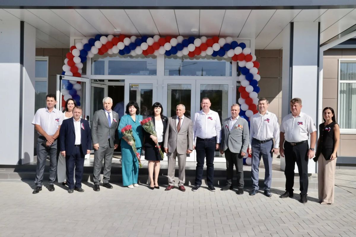 Депутаты крымского парламента приняли участие в торжественных линейках в День знаний