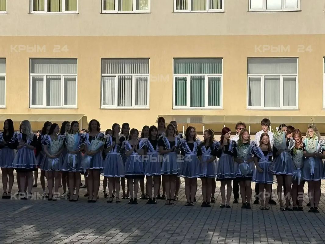 Торжественные линейки ко Дню знаний прошли в 69 школах Севастополя Торжественные линейки ко Дню знаний прошли в 69 школах Севастополя