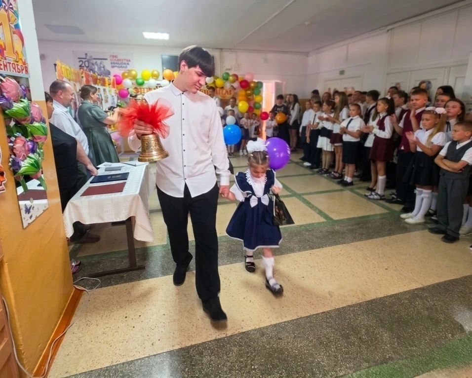 Александр Соколовский: Сегодня все школы Первомайского района распахнули свои двери, чтобы встретить учеников! Александр Соколовский: Сегодня все школы Первомайского района распахнули свои двери, чтобы встретить учеников!