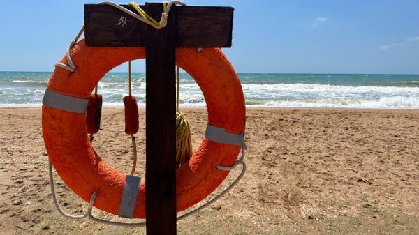 В Крыму главу тренировочного центра наградят за спасение тонущего мужчины