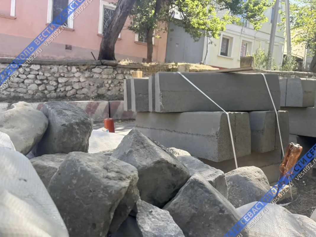 В Севастополе на улицах Шмидта и Демидова уложат историческую брусчатку В Севастополе на улицах Шмидта и Демидова уложат историческую брусчатку