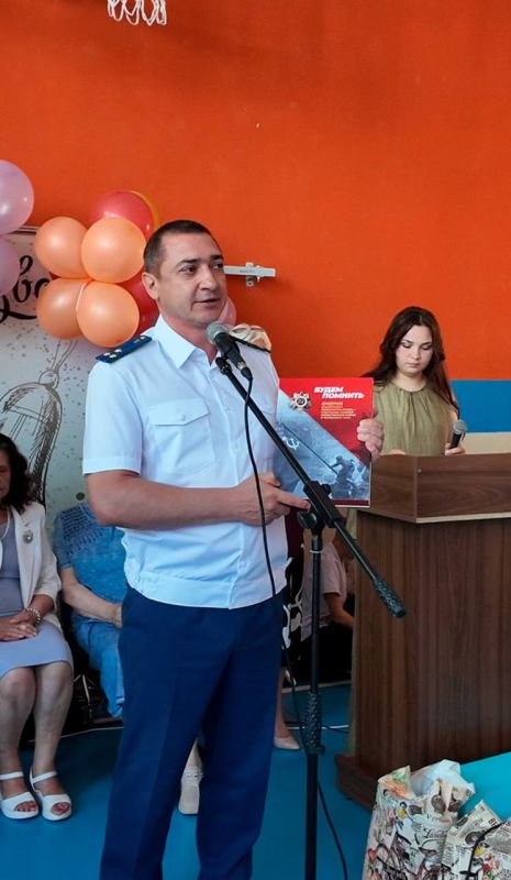Заместитель прокурора Крыма Павел Кучерявенко поздравил учащихся подшефной Лозовской школы-интерната с началом нового учебного года Заместитель прокурора Крыма Павел Кучерявенко поздравил учащихся подшефной Лозовской школы-интерната с началом нового учебного года