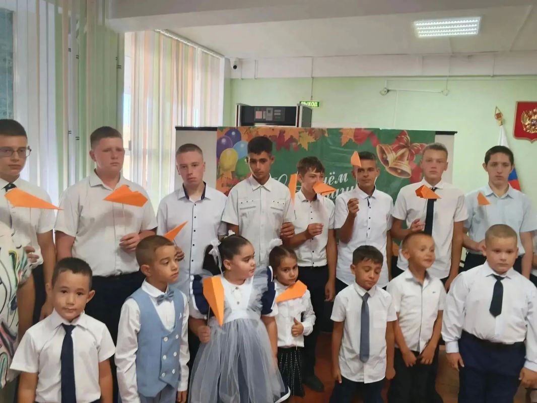 Уважаемые жители Ленинского района! Дорогие школьники, педагоги и родители! Уважаемые жители Ленинского района! Дорогие школьники, педагоги и родители!