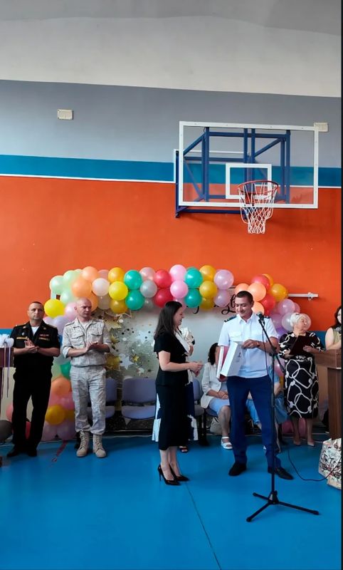 Заместитель прокурора Крыма Павел Кучерявенко поздравил учащихся подшефной Лозовской школы-интерната с началом нового учебного года Заместитель прокурора Крыма Павел Кучерявенко поздравил учащихся подшефной Лозовской школы-интерната с началом нового учебного года