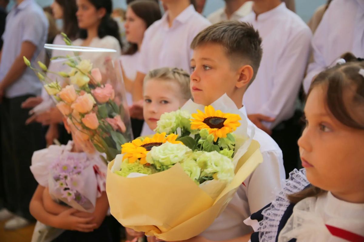 День знаний в Бахчисарае: Дмитрий Скобликов поздравил учеников Школьной академии с началом нового учебного года День знаний в Бахчисарае: Дмитрий Скобликов поздравил учеников Школьной академии с началом нового учебного года