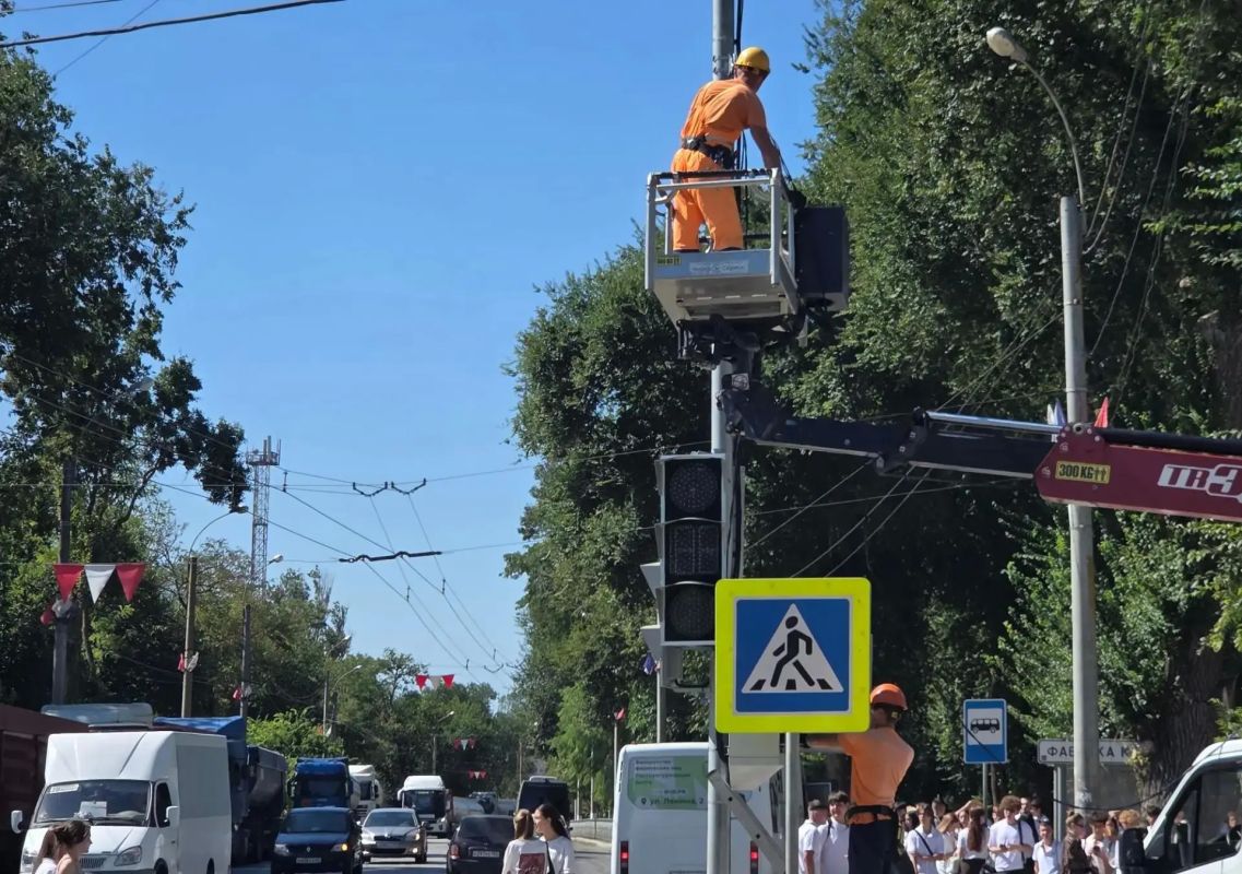 В Керчи запустили новые светофоры В Керчи запустили новые светофоры