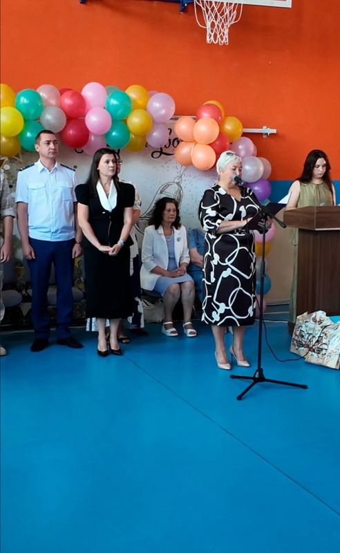 Заместитель прокурора Крыма Павел Кучерявенко поздравил учащихся подшефной Лозовской школы-интерната с началом нового учебного года Заместитель прокурора Крыма Павел Кучерявенко поздравил учащихся подшефной Лозовской школы-интерната с началом нового учебного года