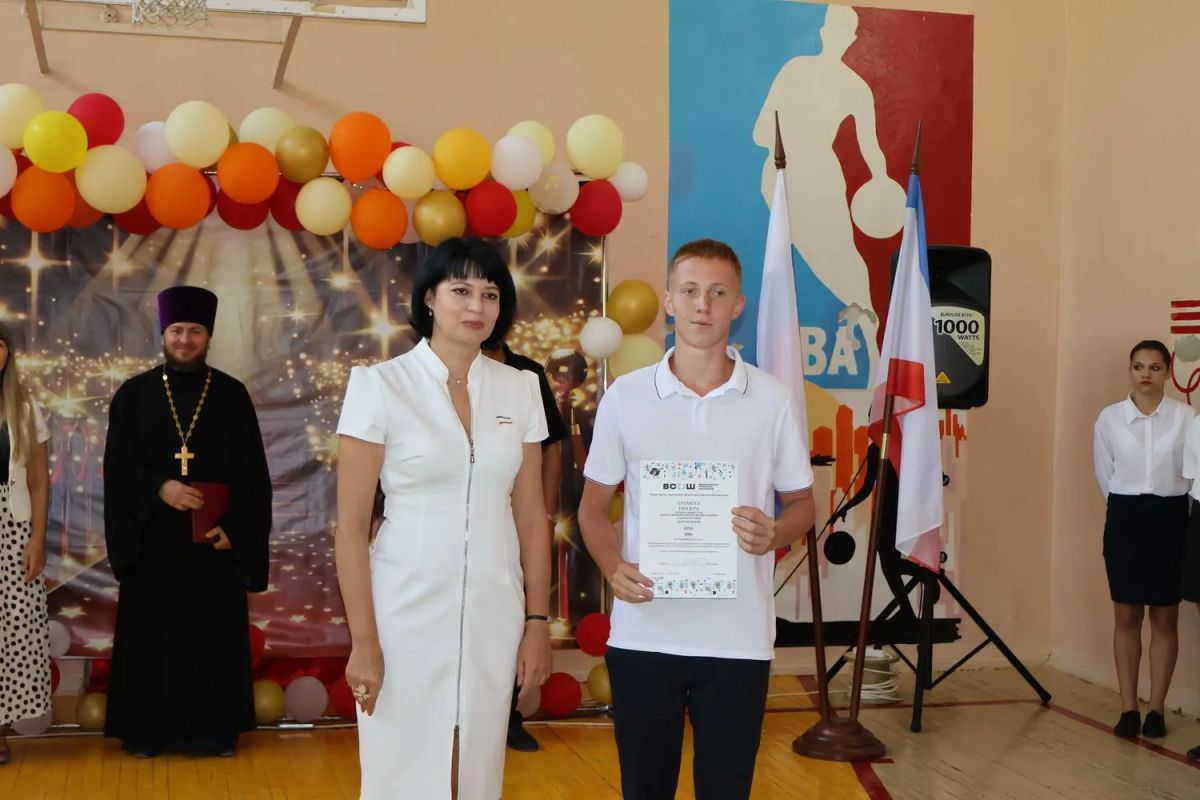 Сегодня во всех школах Раздольненского района прозвенел первый звонок! Сегодня во всех школах Раздольненского района прозвенел первый звонок!