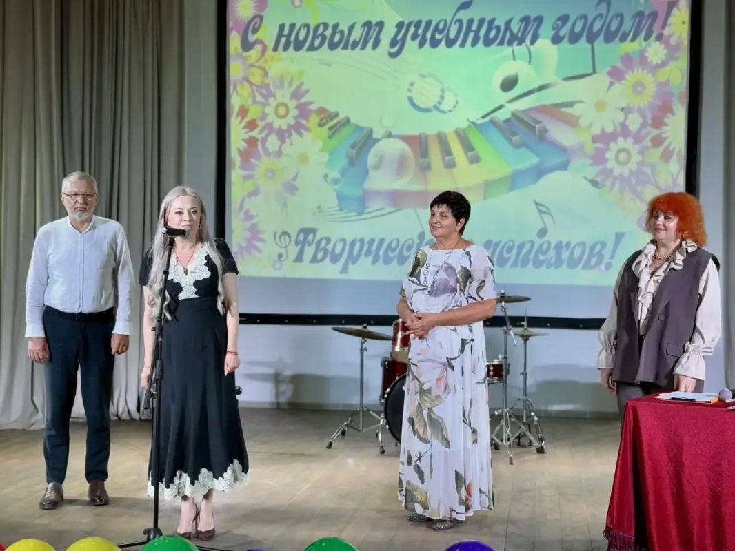 В День знаний наша Детская музыкальная школа им. Ю. Богатикова приняла в свою большую и дружную семью 45 первоклассников В День знаний наша Детская музыкальная школа им. Ю. Богатикова приняла в свою большую и дружную семью 45 первоклассников