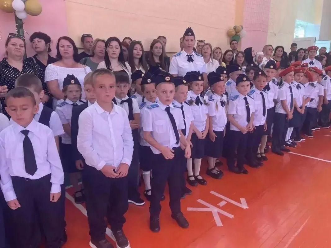 В школах Бахчисарайского района прошли торжественные линейки, посвященные Дню знаний В школах Бахчисарайского района прошли торжественные линейки, посвященные Дню знаний