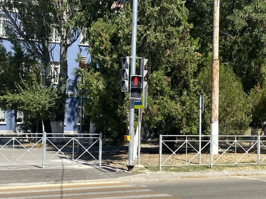 В Керчи запустили новые светофоры В Керчи запустили новые светофоры