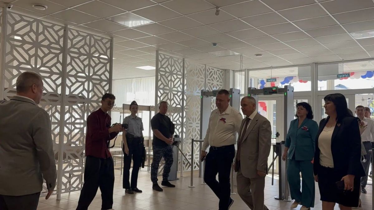 В Симферополе и Симферопольском районе открылись две новые школы