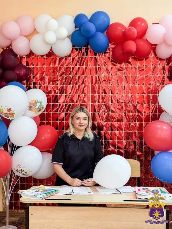 В День знаний транспортные полицейские Крыма обеспечили безопасность школьников во время торжественных линеек В День знаний транспортные полицейские Крыма обеспечили безопасность школьников во время торжественных линеек