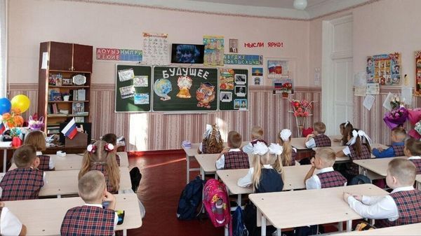 За парты школ Крыма сели более 223 тысяч учеников