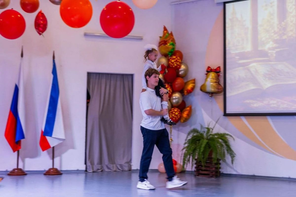 Сергей Ганзий: Уважаемые учителя, дорогие ученики и родители! Сергей Ганзий: Уважаемые учителя, дорогие ученики и родители!