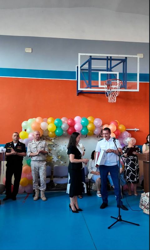 Заместитель прокурора Крыма Павел Кучерявенко поздравил учащихся подшефной Лозовской школы-интерната с началом нового учебного года Заместитель прокурора Крыма Павел Кучерявенко поздравил учащихся подшефной Лозовской школы-интерната с началом нового учебного года