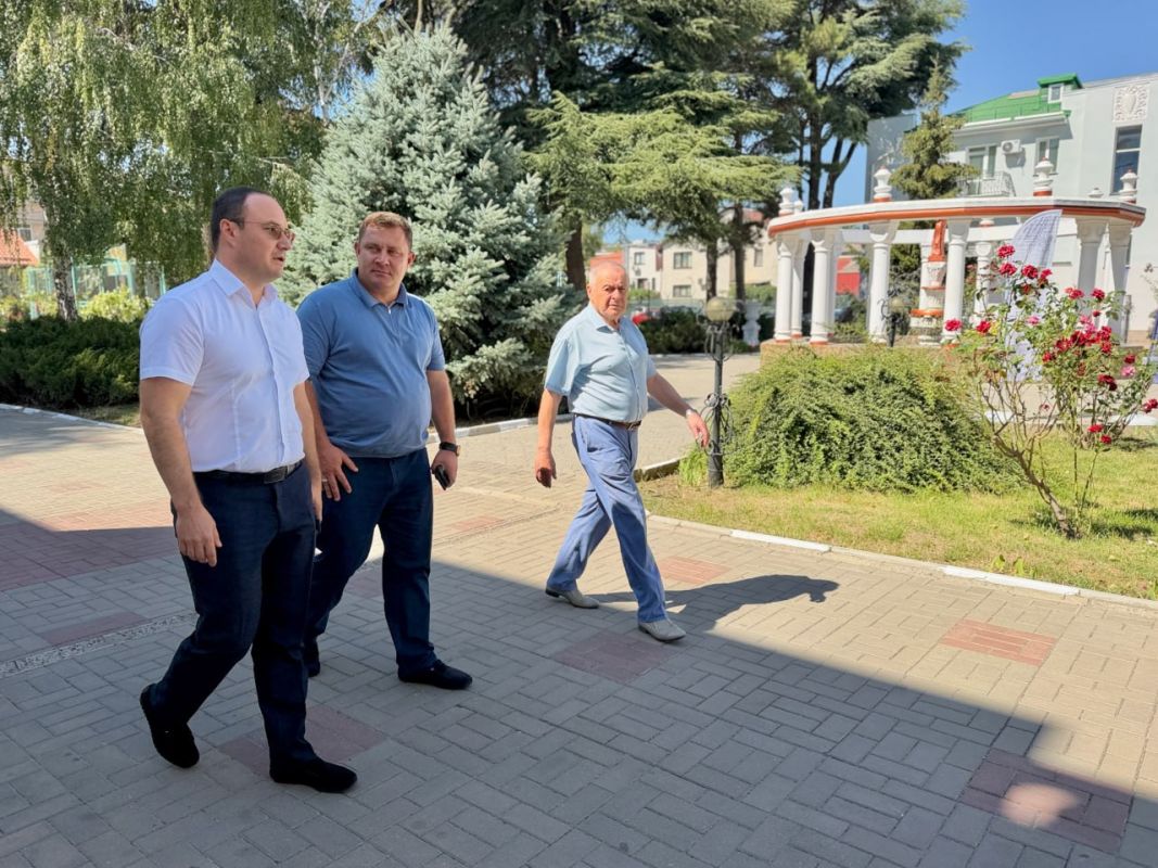 Юрий Нестеренко: Провел рабочие встречи с коллективами крымского филиала Российского государственного университета правосудия имени В. М. Лебедева и ГБПОУ РК «Симферопольский политехнический колледж имени А. И. Голицына»