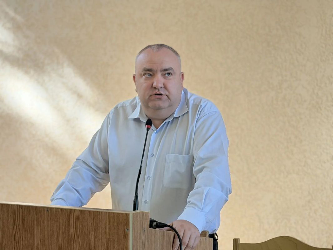 В рамках факультативной недели в Агротехнологической академии КФУ им. В.И. Вернадского прошла встреча будущих аграриев с министром сельского хозяйства Республики Крым Денисом Кратюком