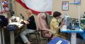 Крымским волонтёрам передали ткани и швейную технику для пошива адаптивных пижам бойцам